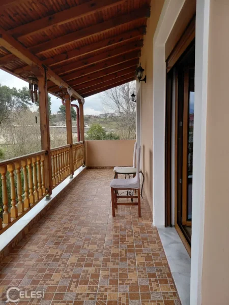 Tirane, jepet me qera Vile 2 Katshe Kati 2, 170 m² 800 € (ALI DEMI)