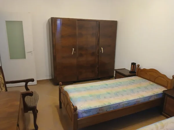 Tirane, jepet me qera apartament 1+1 Kati 1, 70 m² 520 € (PAZARI I RI)