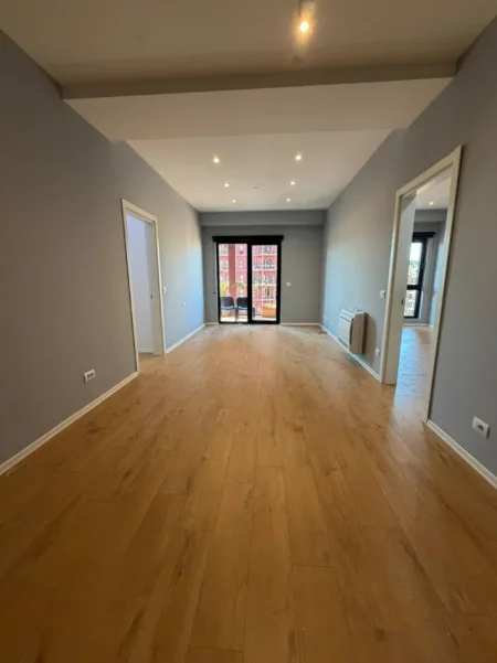 Tirane, jepet me qera zyre , 110 m² (Garden Building 21 Dhjetori)