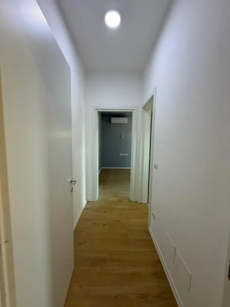 Tirane, jepet me qera zyre , 110 m² (Garden Building 21 Dhjetori)