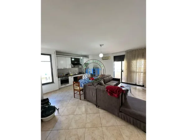 Durres, jepet me qera apartament 2+1 Kati 4, 100 m² 370 € 