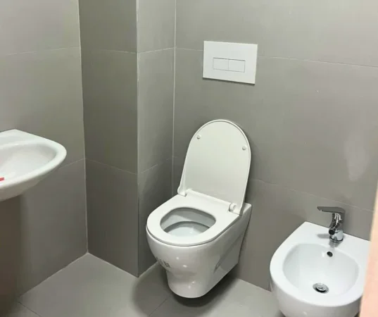 Tirane, jepet me qera apartament 1+1+Ballkon Kati 3, 550 € 