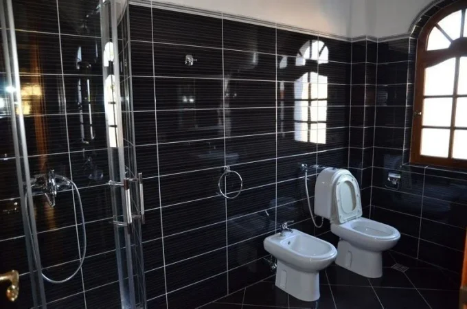 Tirane, jepet me qera Vile Kati 4, 450 m² 1.500 € (QYTET STUDENTI)