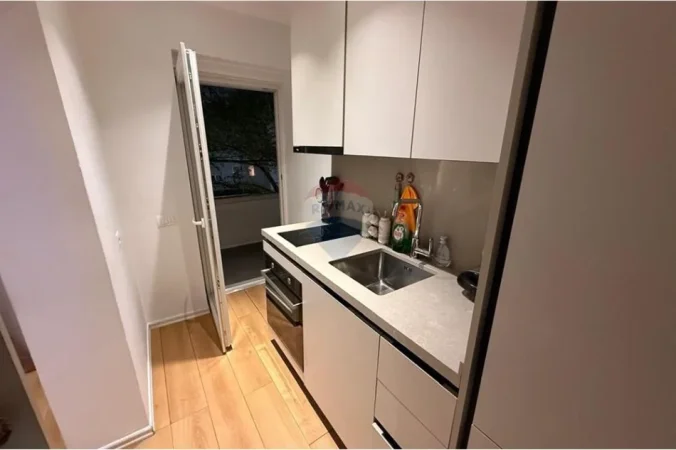 Tirane, jepet me qera apartament 1+1 Kati 4, 55 m² 650 € (Myslym Shyri)