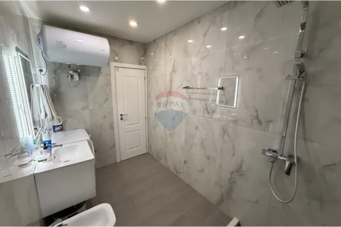 Tirane, jepet me qera apartament 1+1 Kati 4, 55 m² 650 € (Myslym Shyri)