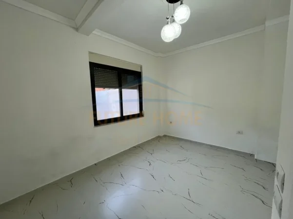 Durres, jepet me qera ambjent biznesi Kati 0, 309 m² 700 € 