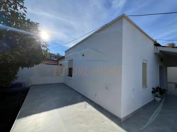 Durres, jepet me qera ambjent biznesi Kati 0, 309 m² 700 € 