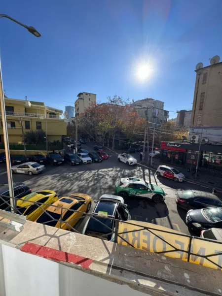 Tirane, jepet me qera ambjent biznesi Kati 1, 73 m² 1.000 € (Kryqezimi i rruges Mine Peza)