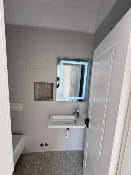 Tirane, jepet me qera ambjent biznesi Kati 1, 73 m² 1.000 € (Kryqezimi i rruges Mine Peza)