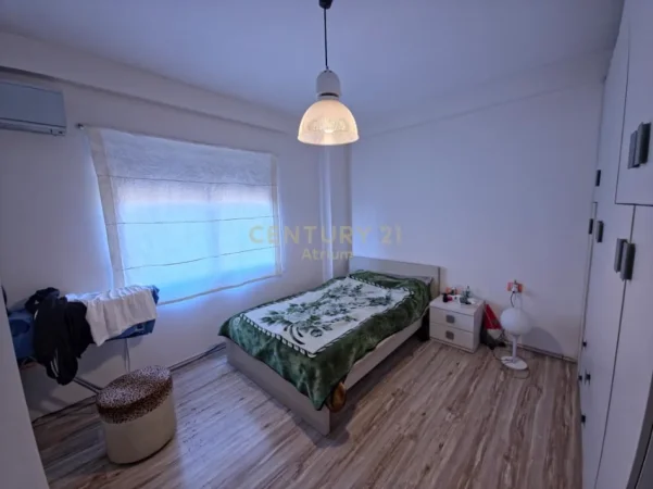 Tirane, jepet me qera apartament 2+1 Kati 5, 85 m² 500 € (porcelan)