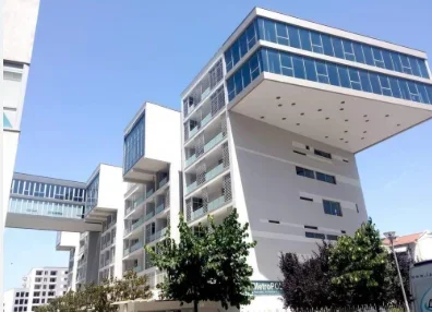 Tirane, jepet me qera zyre Kati 5, 115 m² 1.000 € (Kika 2)