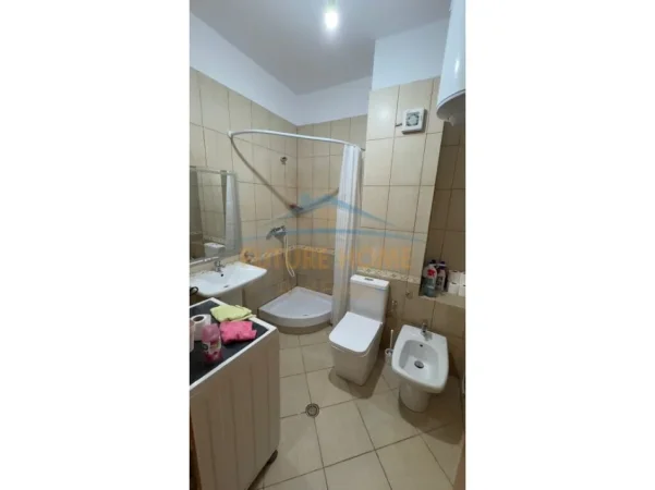 Tirane, jepet me qera apartament 1+1 Kati 5, 73 m² 500 € (Rruga e Barrikadave,)