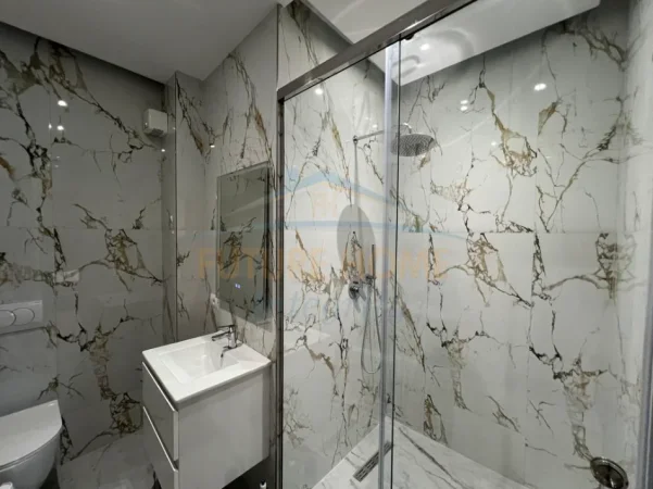 Tirane, shes apartament 2+1+Ballkon Kati 3, 117 m² 370.000 € (Rr. Durresit)