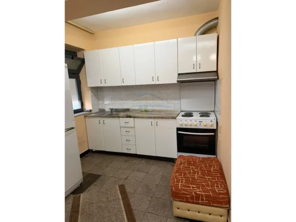 Tirane, jepet me qera apartament 1+1 Kati 2, 56 m² 360 € 