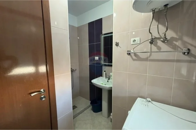 Vlore, shitet apartament 1+1 Kati 2, 65 m² (Rruga Sazani, Vlore)
