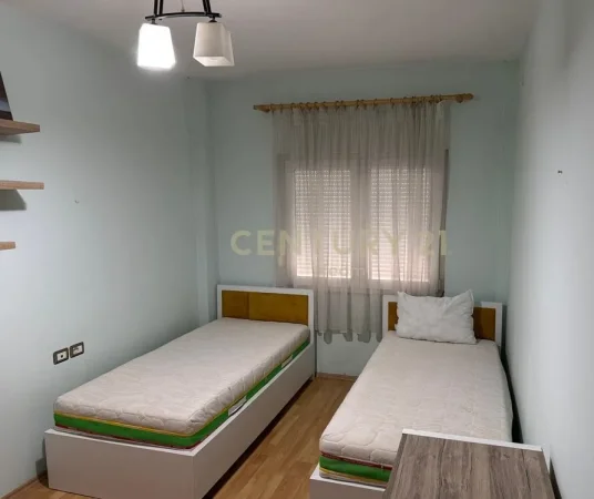 Tirane, jepet me qera apartament 2+1 Kati 3, 86 m² 520 € (Pallati i Brigadave)
