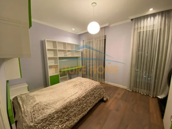 Tirane, jepet me qera apartament 2+1 Kati 8, 140 m² 3.000 € (Ambasador 3)