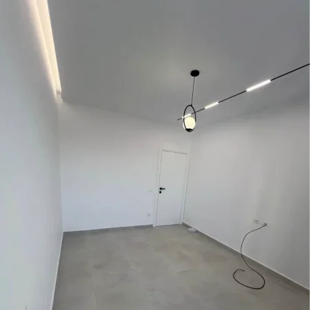 Tirane, shitet apartament 2+1+Ballkon , 130 m² 170.000 € (Fresku)