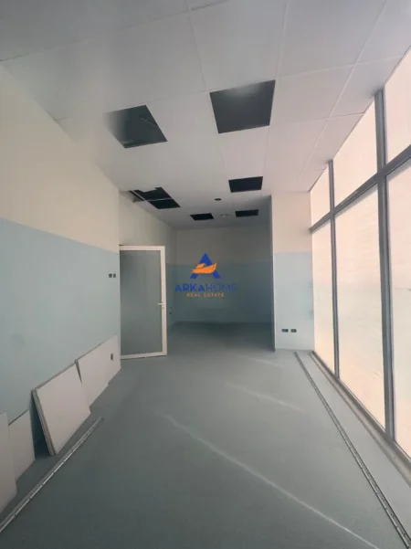 Tirane, shitet ambjent biznesi Kati 0, 132 m² 488.400 € 