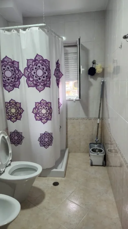 Shqiperi, jepet me qera apartament 3+1+Ballkon Kati 4, 100 m² 800 € (RRUGA E ELBASANIT)