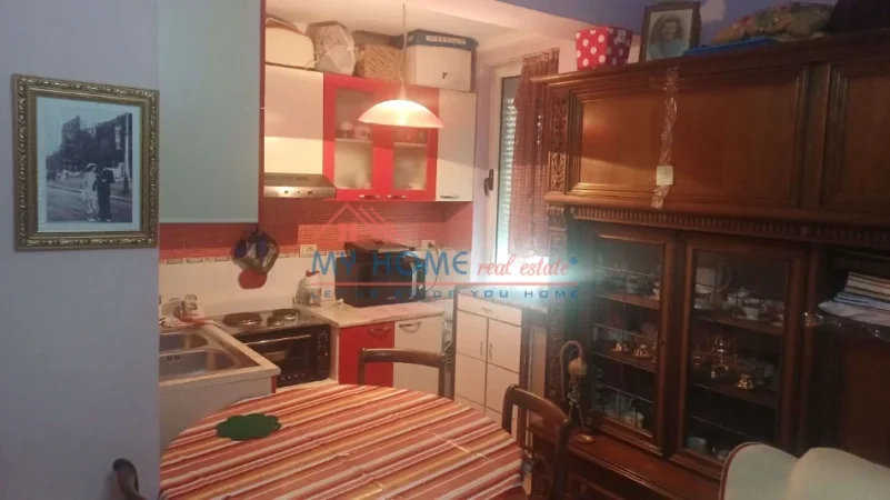Tirane, jepet me qera apartament 1+1+Ballkon Kati 3, 65 m² 420 € (Zogu i Zi)