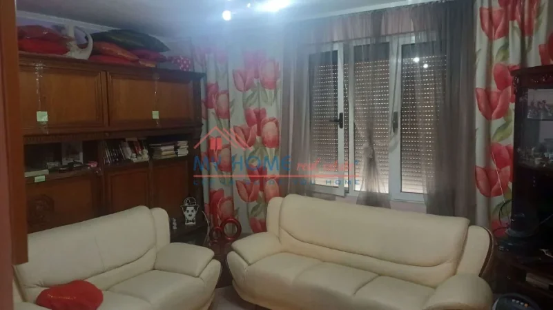 Tirane, jepet me qera apartament 1+1+Ballkon Kati 3, 65 m² 420 € (Zogu i Zi)