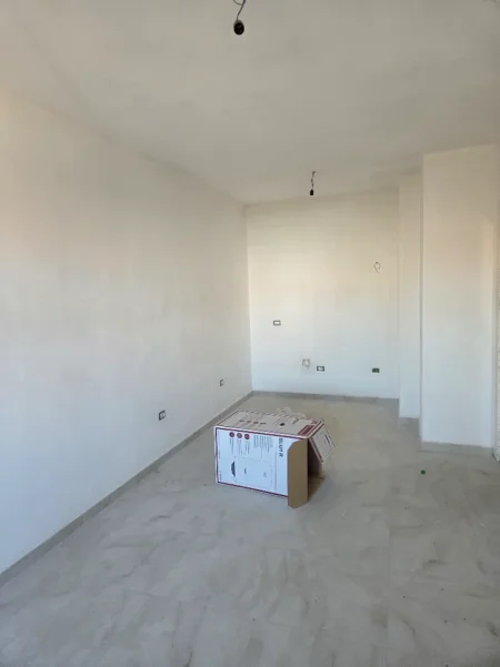 Tirane, shes apartament 1+1+Ballkon , 66 m² 99.630 € (Qerret)