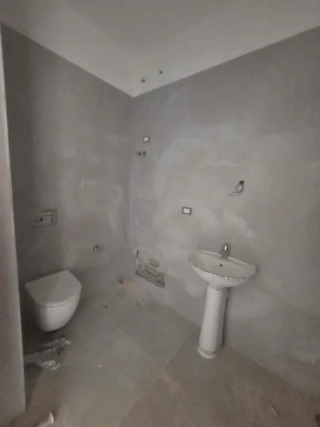 Tirane, shes apartament 1+1+Ballkon , 66 m² 99.630 € (Qerret)