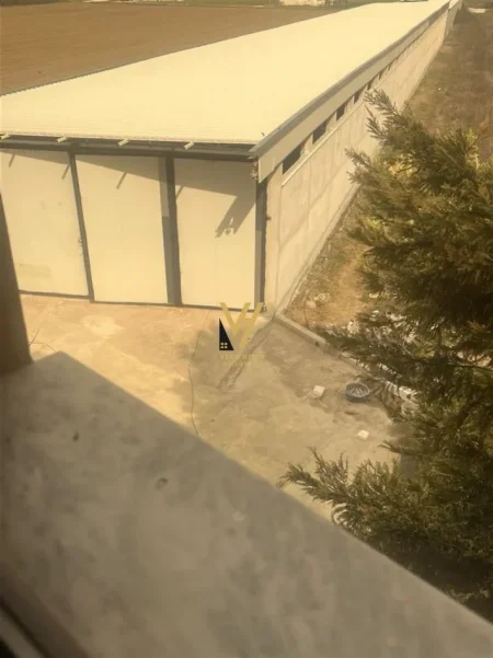 Tirane, jepet me qera magazine Kati 0, 800 m² 2.000 € (QTU)