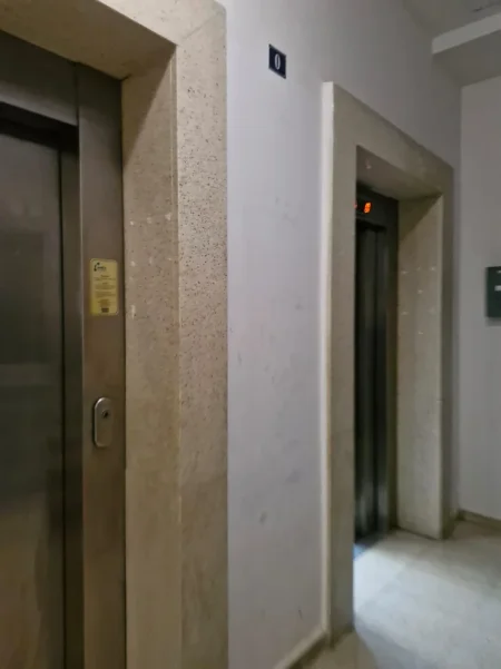 Tirane, jepet me qera apartament 1+1 Kati 3, 50 m² 550 € (Ish parku)