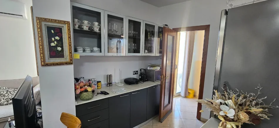Tirane, shitet apartament 1+1+Ballkon Kati 4, 62 m² 150.000 € (Shkolla Mihal Grameno)