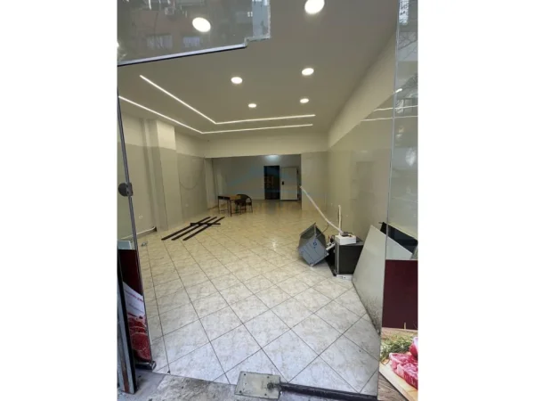 Tirane, jepet me qera ambjent biznesi Kati 0, 69 m² 650 € (Misto Mame)