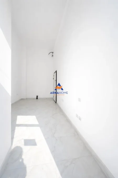 Tirane, shitet ambjent biznesi Kati 0, 30 m² 90.000 € 