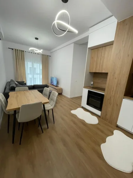 Tirane, jepet me qera apartament 2+1 Kati 5, 550 € (Ali Demi)