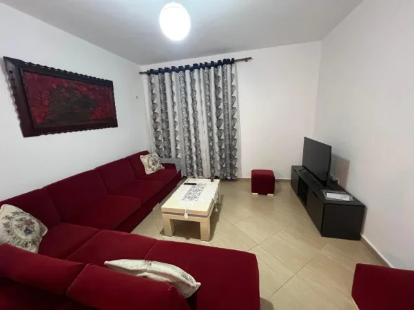 Tirane, jepet me qera apartament 2+1+Ballkon Kati 3, 100 m² 400 € (Yzberisht te rrethi)