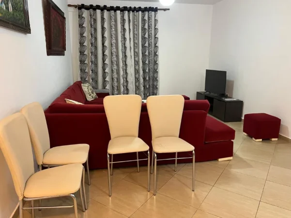 Tirane, jepet me qera apartament 2+1+Ballkon Kati 3, 100 m² 400 € (Yzberisht te rrethi)
