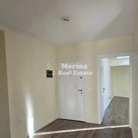 Tirane, jepet me qera ambjent biznesi Kati 2, 80 m² 900 € (Sheshi Skenderbej)