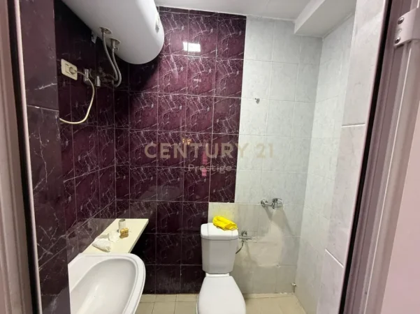 Tirane, jepet me qera ambjent biznesi Kati 0, 449 m² 470 € (Ambasada Amerikane)