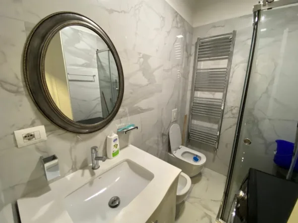 Tirane, jepet me qera apartament 2+1 Kati 8, 123 m² 2500 € (AMBASADOR 3)