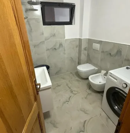 Tirane, jepet me qera apartament 2+1 Kati 4, 120 m² 650 € (Myslym Shyr)
