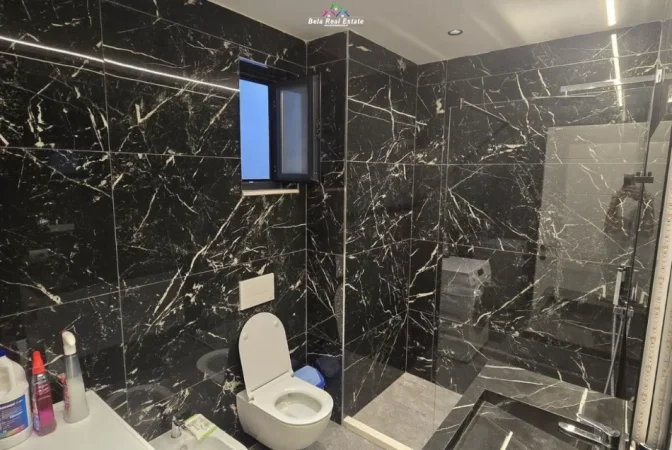 Tirane, shes apartament 2+1 Kati 4, 102 m² 270.000 € (Rruga Xhanfize Keko)