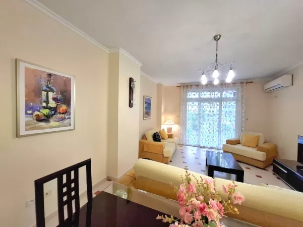 Tirane, jepet me qera apartament 1+1 Kati 2, 90 m² 630 € (Kopshti Zoologjik)