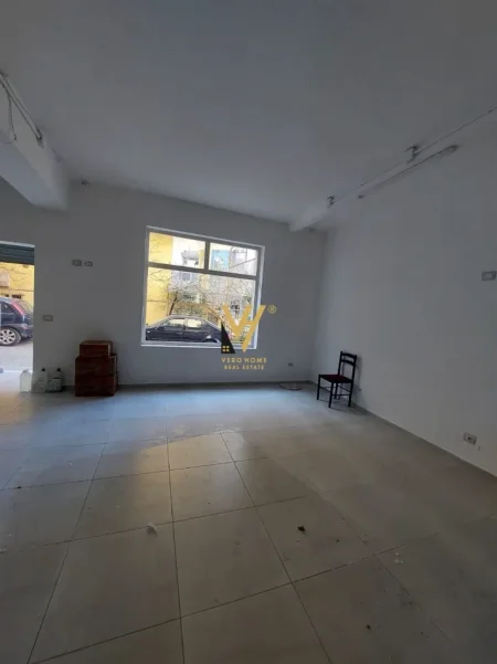 Tirane, jepet me qera dyqan Kati 0, 100 m² 1.500 € (TREGU ELEKTRIK)