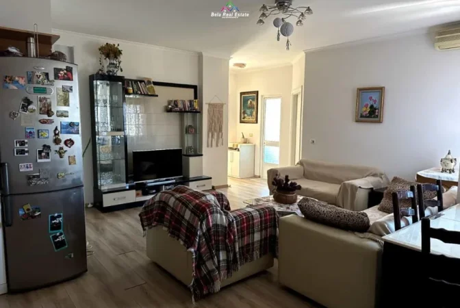 Tirane, jepet me qera apartament 2+1 Kati 3, 86 m² 520€ (porcelan)