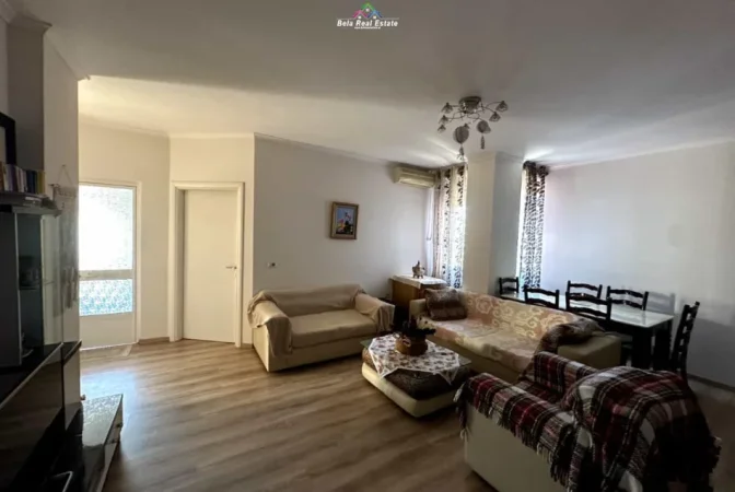 Tirane, jepet me qera apartament 2+1 Kati 3, 86 m² 520€ (porcelan)