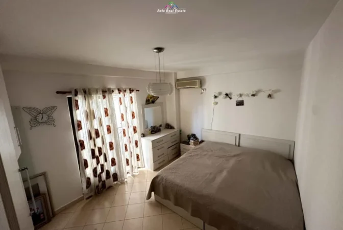 Tirane, jepet me qera apartament 2+1 Kati 3, 86 m² 520€ (porcelan)