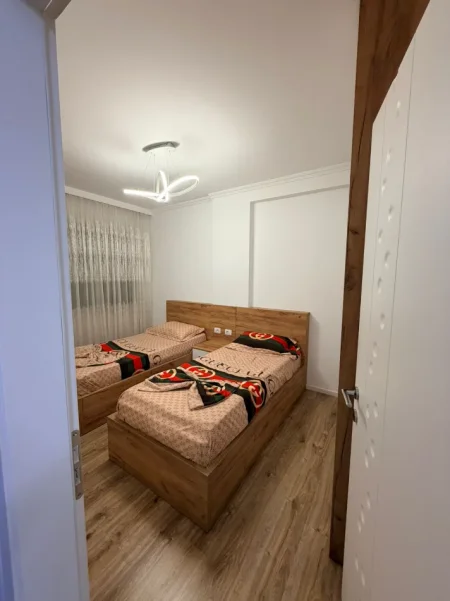 Tirane, jepet me qera apartament 1+1+Ballkon Kati 5, 60 m² 500 € (yzberisht)