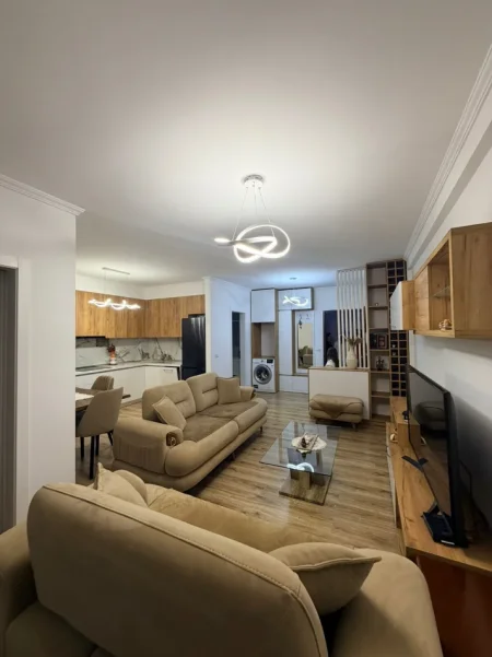 Tirane, jepet me qera apartament 1+1+Ballkon Kati 5, 60 m² 500 € (yzberisht)