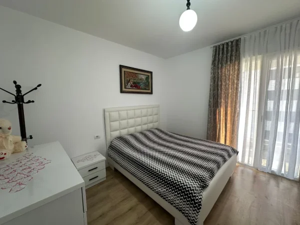 Tirane, jepet me qera apartament 2+1 Kati 4, 92 m² 700 € (Don Bosko)