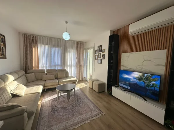 Tirane, jepet me qera apartament 2+1 Kati 4, 92 m² 700 € (Don Bosko)